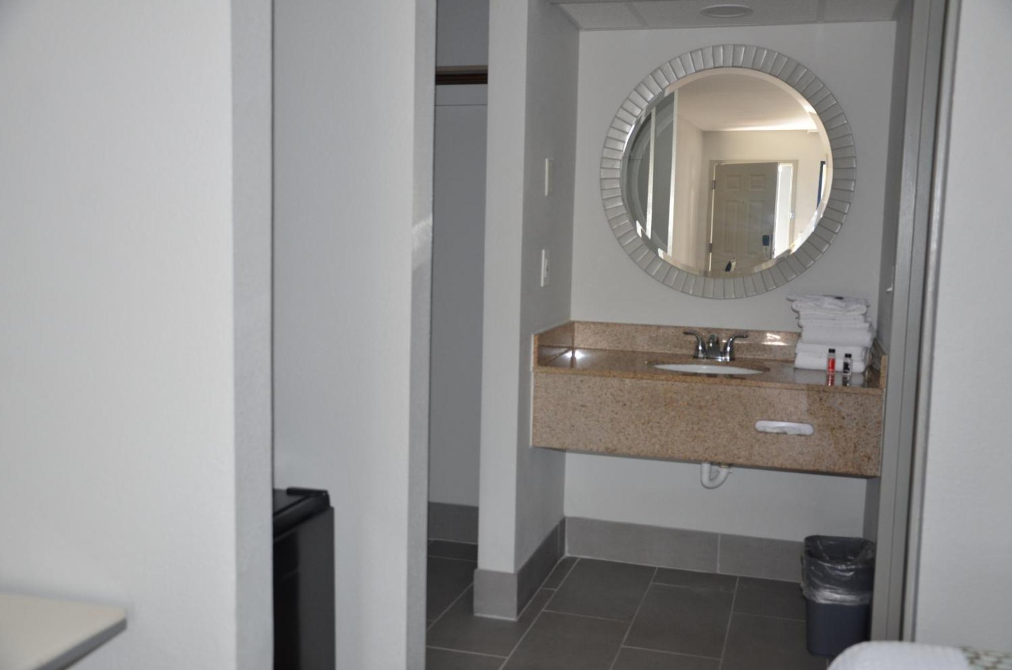 Baymont Suites Covington Bagian luar foto