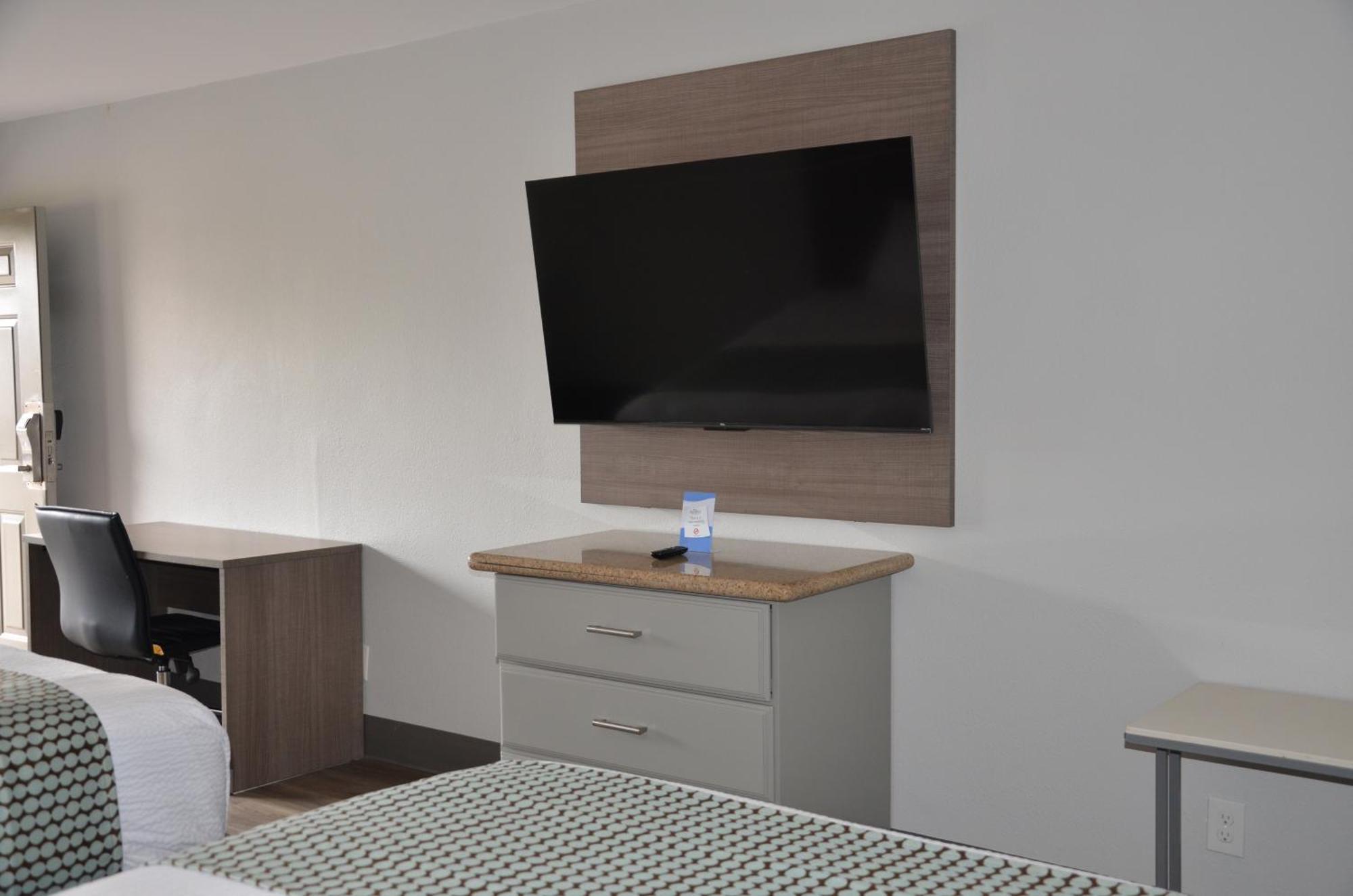 Baymont Suites Covington Bagian luar foto